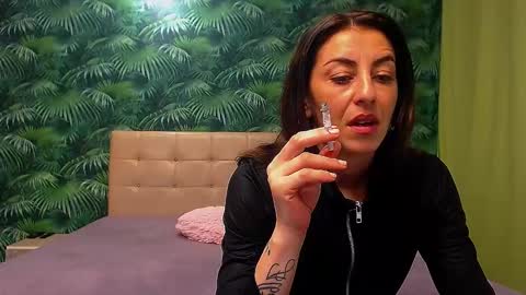 Snapshot of stella_john chatting on December 27, 2024, 8:02 am Stella John online show from December 27, 2024, 8:02 am