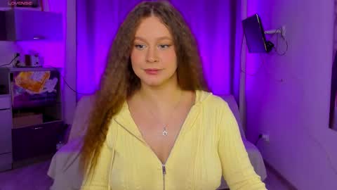 Snapshot of stella_pretty0 chatting on October 2, 2025, 12:23 pm Stella online show from October 2, 2025, 12:23 pm