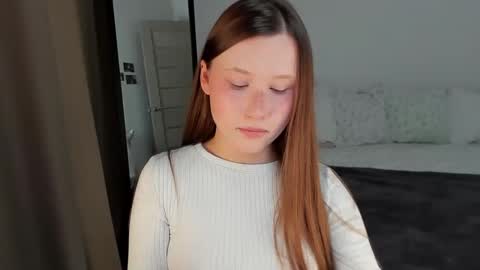 stella_sunny online show from December 21, 2024, 5:40 pm