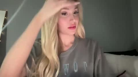 Stella Bella online show from March 7, 2025, 2:25 am