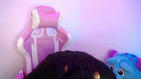 Emma online show from December 5, 2025, 4:54 am