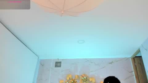 Snapshot of stephania_diamond chatting on March 7, 2025, 2:15 am         online show from March 7, 2025, 2:15 am