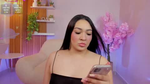 Snapshot of stephania_diamond chatting on September 16, 2025, 2:45 am         online show from September 16, 2025, 2:45 am