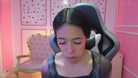 Stephania online show from September 19, 2025, 11:33 am