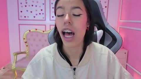 Stephania online show from October 2, 2025, 11:39 am