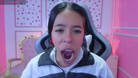 Stephania online show from October 17, 2025, 11:46 am