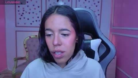 Stephania online show from November 1, 2025, 12:40 pm