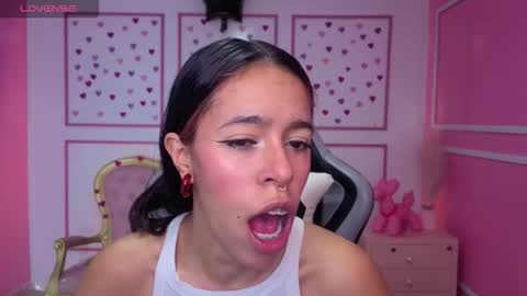 Stephania online show from December 22, 2025, 12:35 pm