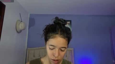 Stephania online show from June 4, 2026, 3:18 pm