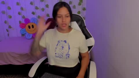 Snapshot of stephanie_ross_ chatting on February 2, 2025, 11:53 pm Stephanie online show from February 2, 2025, 11:53 pm