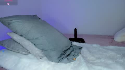 Snapshot of stephie_martinez chatting on May 6, 2026, 12:21 pm stephie_martinez online show from May 6, 2026, 12:21 pm