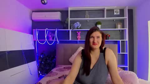 Snapshot of stephierousee chatting on February 5, 2026, 6:40 am Stephie online show from February 5, 2026, 6:40 am