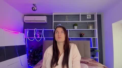 Snapshot of stephierousee chatting on February 9, 2026, 6:39 am Stephie online show from February 9, 2026, 6:39 am