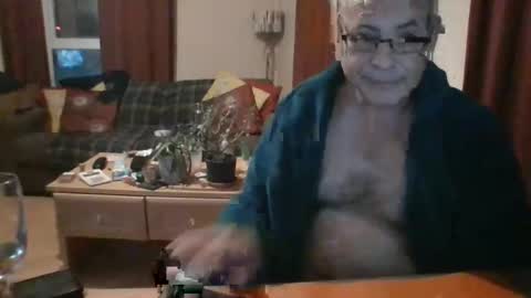 stevejm3740 online show from December 31, 2024, 8:23 pm