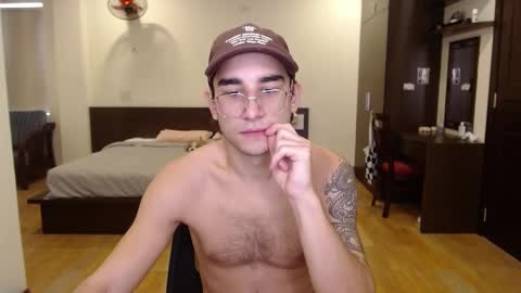 Snapshot of steveoceanbeanhuge chatting on January 5, 2025, 3:32 am Alex   online show from January 5, 2025, 3:32 am