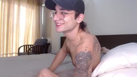 Snapshot of steveoceanbeanhuge chatting on February 5, 2025, 1:37 am Alex   online show from February 5, 2025, 1:37 am