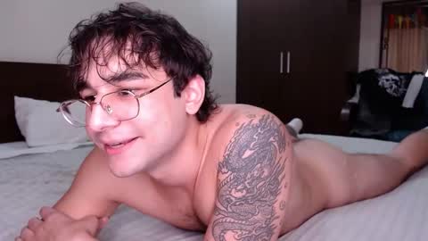 Snapshot of steveoceanbeanhuge chatting on December 19, 2025, 2:40 am Alex online show from December 19, 2025, 2:40 am