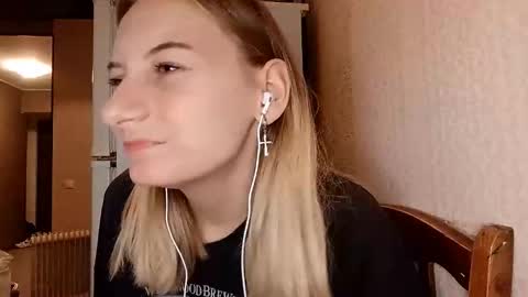 Eva online show from November 3, 2025, 7:37 pm