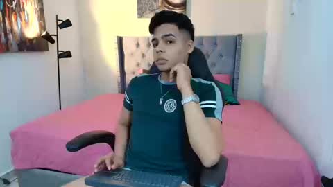 Snapshot of stewart_mateo_ chatting on October 17, 2025, 2:15 am stewart online show from October 17, 2025, 2:15 am