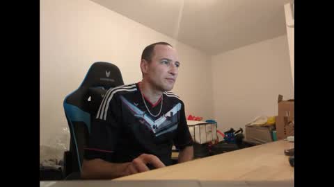 stickolive1 online show from April 19, 2026, 9:28 pm