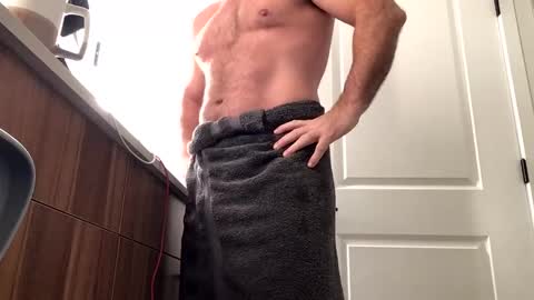 stlhotwifeguy online show from December 5, 2024, 2:33 pm