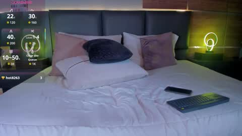 Stone Lee  online show from September 14, 2025, 7:18 am