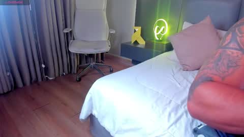 Stone Lee  online show from October 11, 2025, 11:53 am