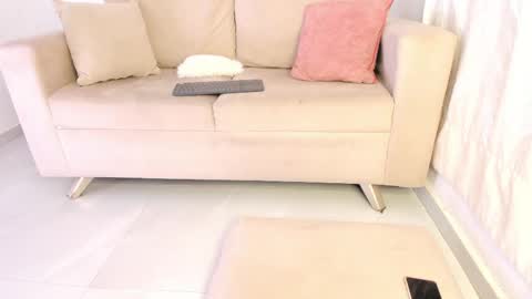 Zoe -INDEPENDENT MODEL online show from April 29, 2026, 11:36 am