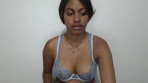 stormihills_ online show from April 30, 2026, 1:23 am