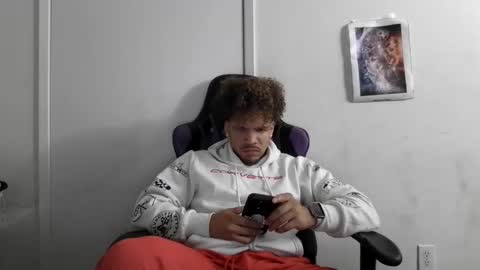 Snapshot of str8dj chatting on September 18, 2025, 4:14 am Dj online show from September 18, 2025, 4:14 am