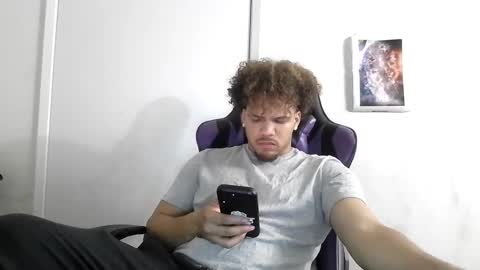 Snapshot of str8dj chatting on September 24, 2025, 5:44 am Dj online show from September 24, 2025, 5:44 am