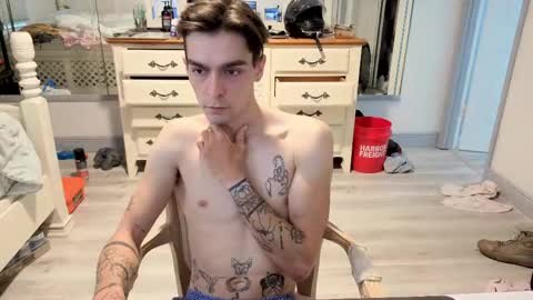 Snapshot of str8whiteboy21 chatting on June 1, 2026, 12:29 pm str8whiteboy21 online show from June 1, 2026, 12:29 pm