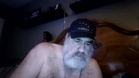 Straightbear4you online show from May 20, 2026, 9:04 am