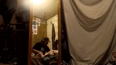 straightmaletouse online show from April 2, 2026, 7:39 am