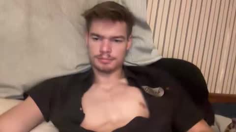 Snapshot of stratman301 chatting on November 18, 2025, 12:49 am stratman301 online show from November 18, 2025, 12:49 am