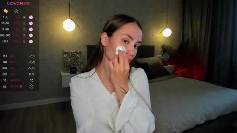 Laura online show from June 3, 2026, 2:03 am