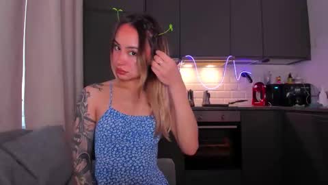 Tati and Lola online show from November 12, 2025, 12:05 pm