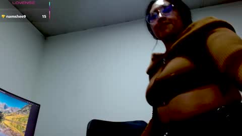 Snapshot of strawlux chatting on June 6, 2026, 2:33 pm strawlux online show from June 6, 2026, 2:33 pm