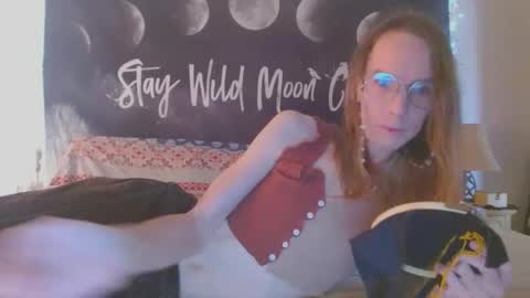 Snapshot of stray_dandelion chatting on November 12, 2025, 7:24 pm stray_dandelion online show from November 12, 2025, 7:24 pm