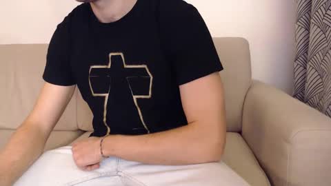 Stud From Paris online show from February 1, 2025, 6:40 pm