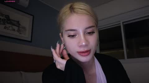 Sofa online show from March 28, 2026, 2:55 am