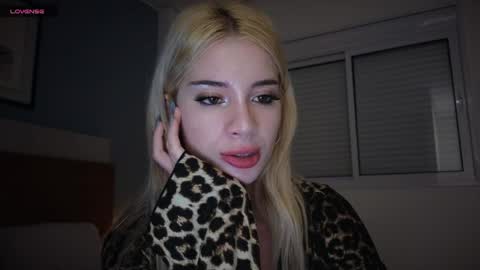 Sofa online show from April 2, 2026, 12:19 am