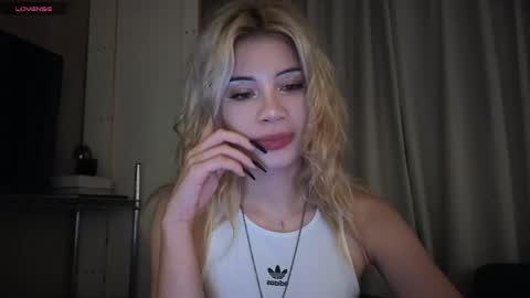 Sofa online show from April 16, 2026, 12:11 am