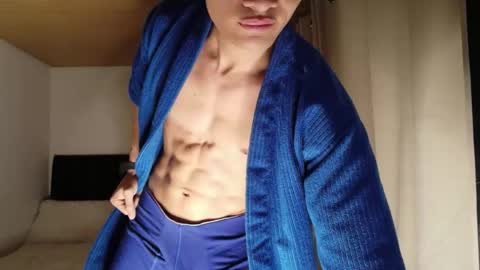 stylish man online show from April 5, 2026, 12:46 pm