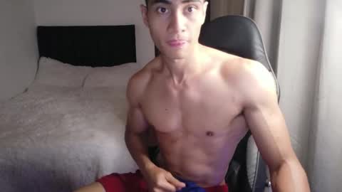 stylish man online show from April 15, 2026, 12:01 pm