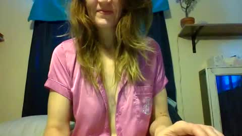 Snapshot of sub4you69brat chatting on February 3, 2025, 2:45 pm sub4you69brat online show from February 3, 2025, 2:45 pm