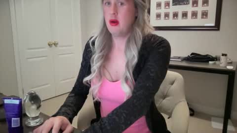 Sissy Isabella online show from May 28, 2026, 8:00 am
