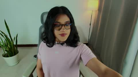 Snapshot of succubus_vitta chatting on May 28, 2026, 10:51 pm Vitta online show from May 28, 2026, 10:51 pm