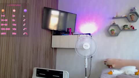 suchcute_ online show from June 8, 2026, 3:40 am