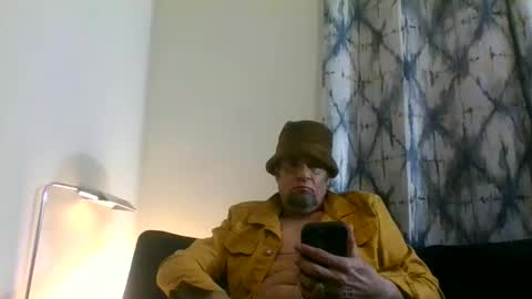 Snapshot of suckitu812 chatting on December 18, 2024, 10:19 am SUCKITU812 online show from December 18, 2024, 10:19 am